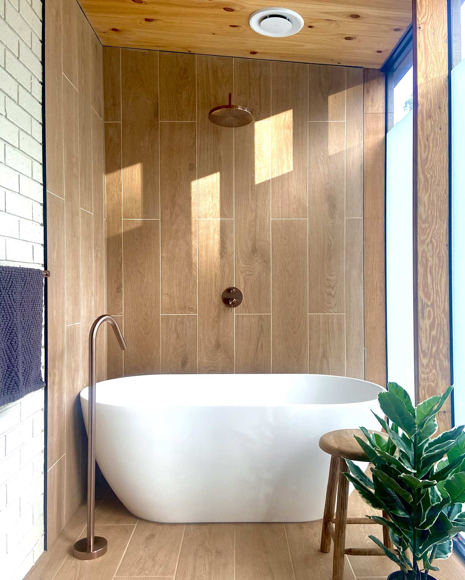 Freestanding tub
