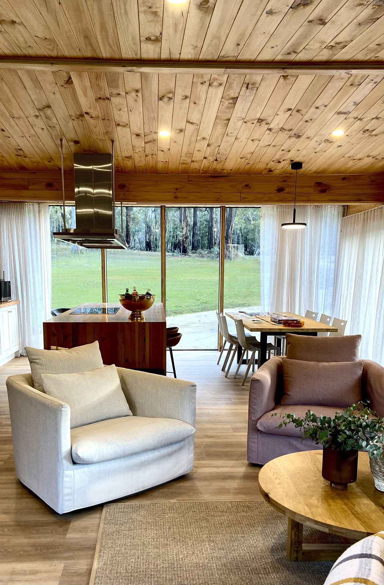 Spacious lounge