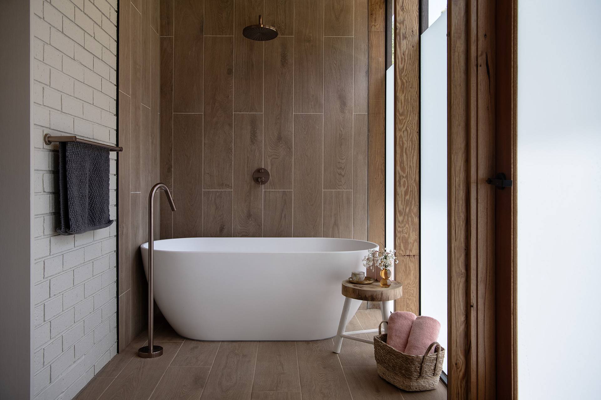 Soaking tub