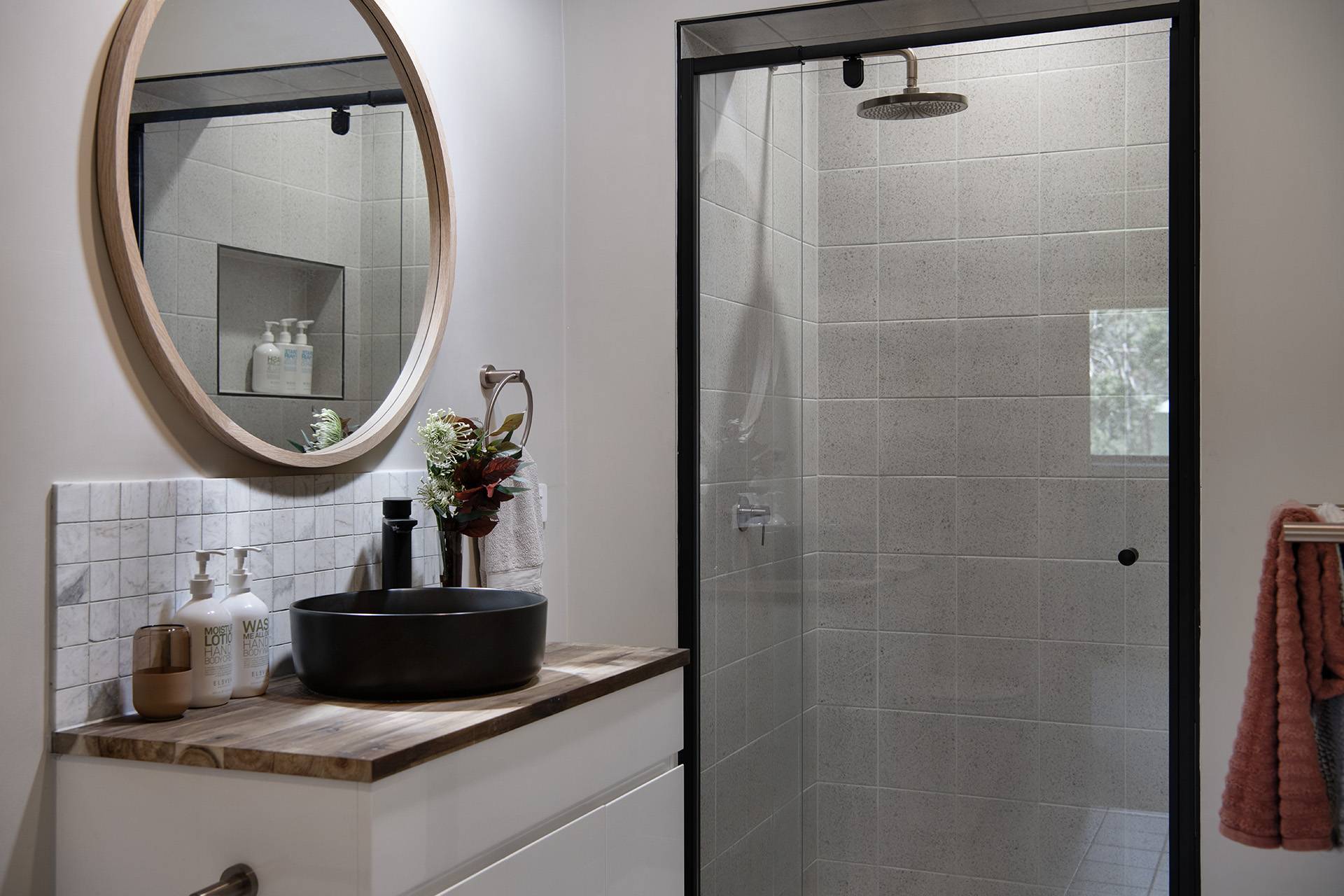 Dual vanity